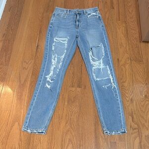 AMERICAN EAGLE mom jeans DISTRESSED  CURVY HIGH RISE IN SIZE 0